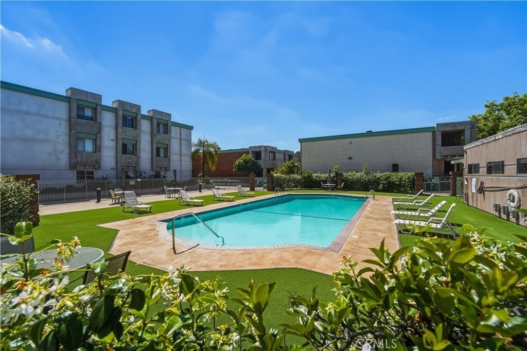 5301 Balboa Boulevard - Photo 32