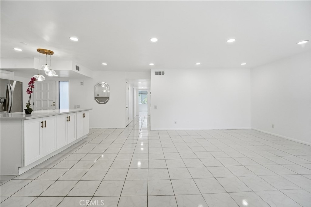 5301 Balboa Boulevard - Photo 5