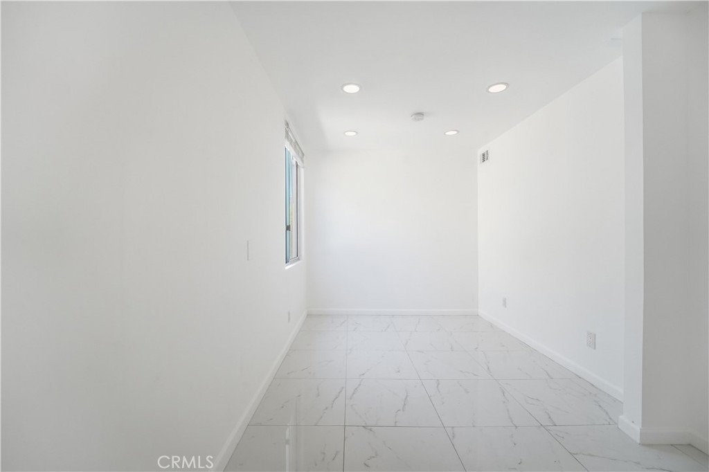 5301 Balboa Boulevard - Photo 12