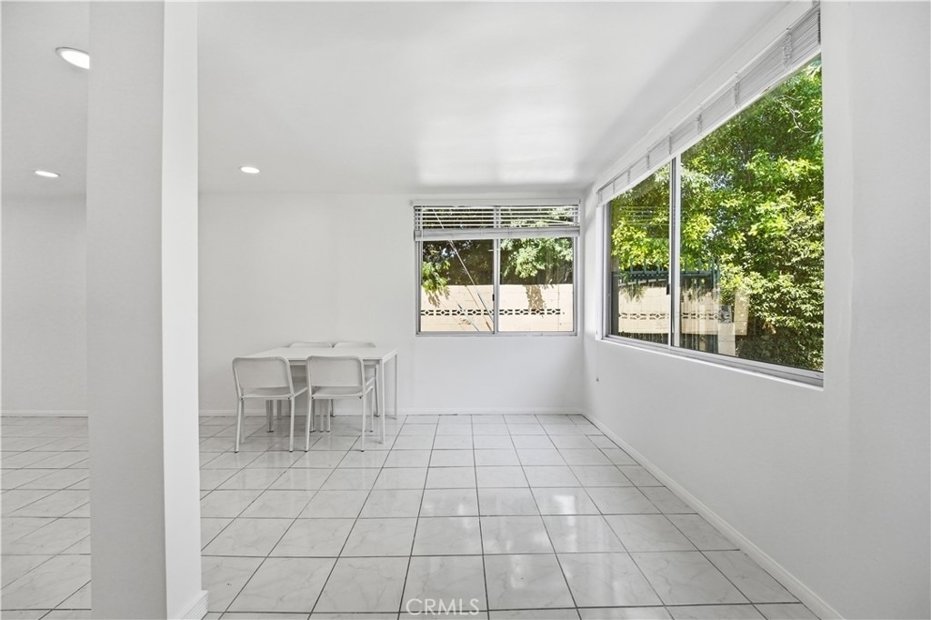 5301 Balboa Boulevard - Photo 14