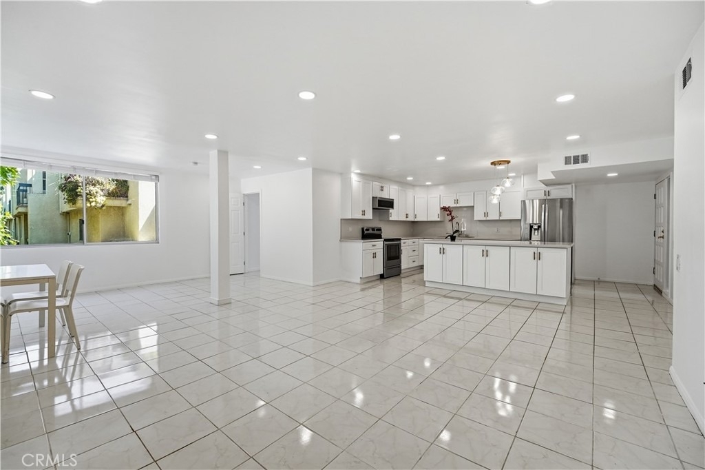 5301 Balboa Boulevard - Photo 9
