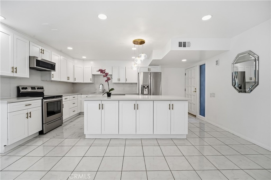 5301 Balboa Boulevard - Photo 1