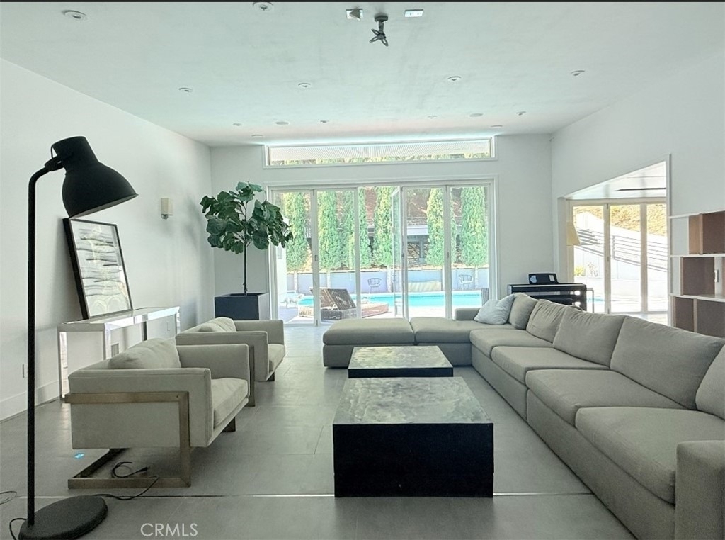 1801 Roscomare Road - Photo 6