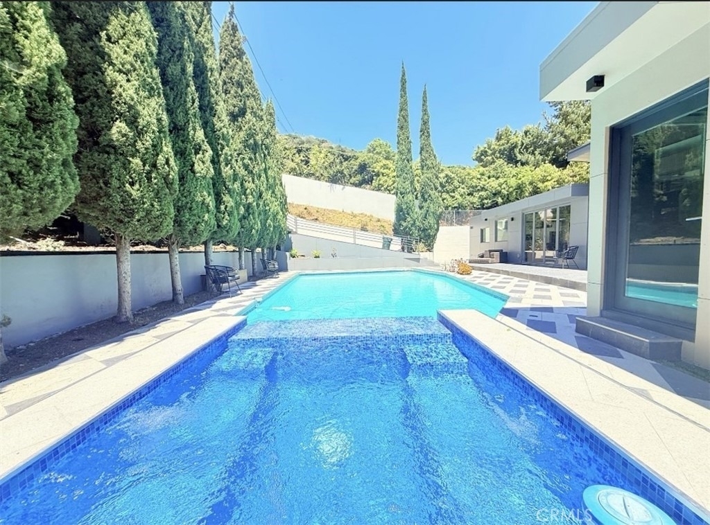 1801 Roscomare Road - Photo 32