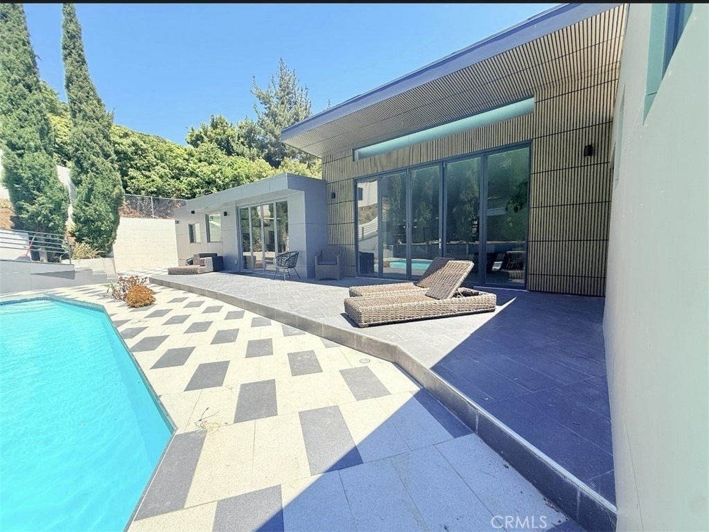 1801 Roscomare Road - Photo 33
