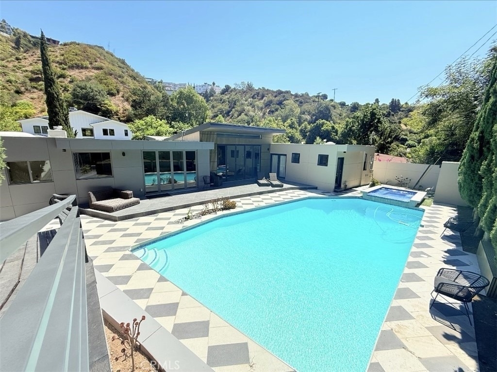 1801 Roscomare Road - Photo 31