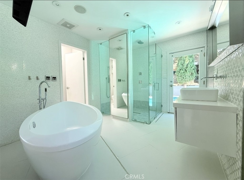 1801 Roscomare Road - Photo 17