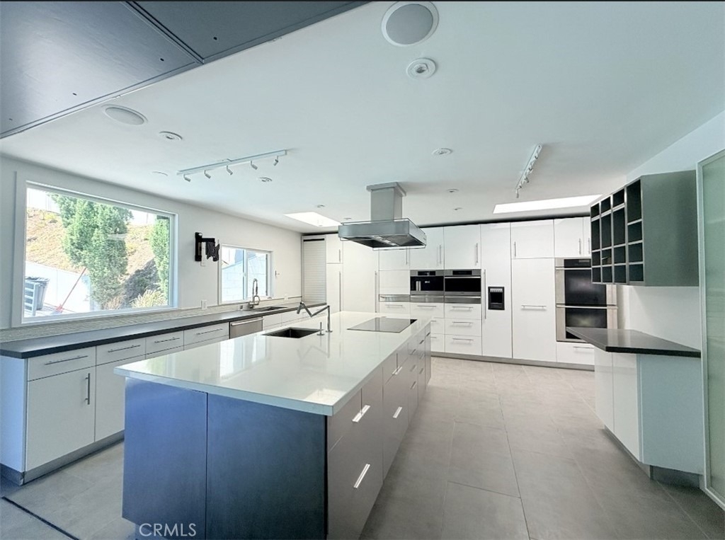 1801 Roscomare Road - Photo 9