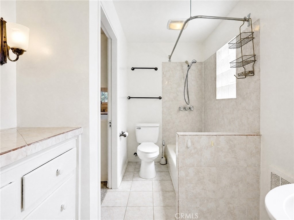 22028 Covello Street - Photo 18
