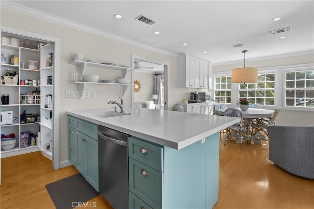 830 Sheldon - Photo 4
