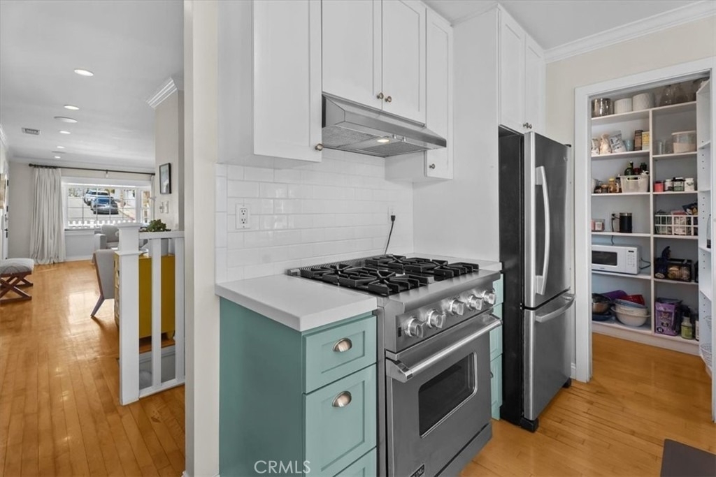 830 Sheldon - Photo 3