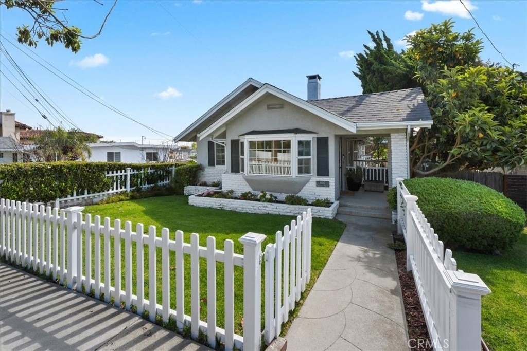 830 Sheldon - Photo 0