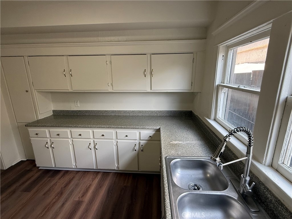 860 W 56th - Photo 13