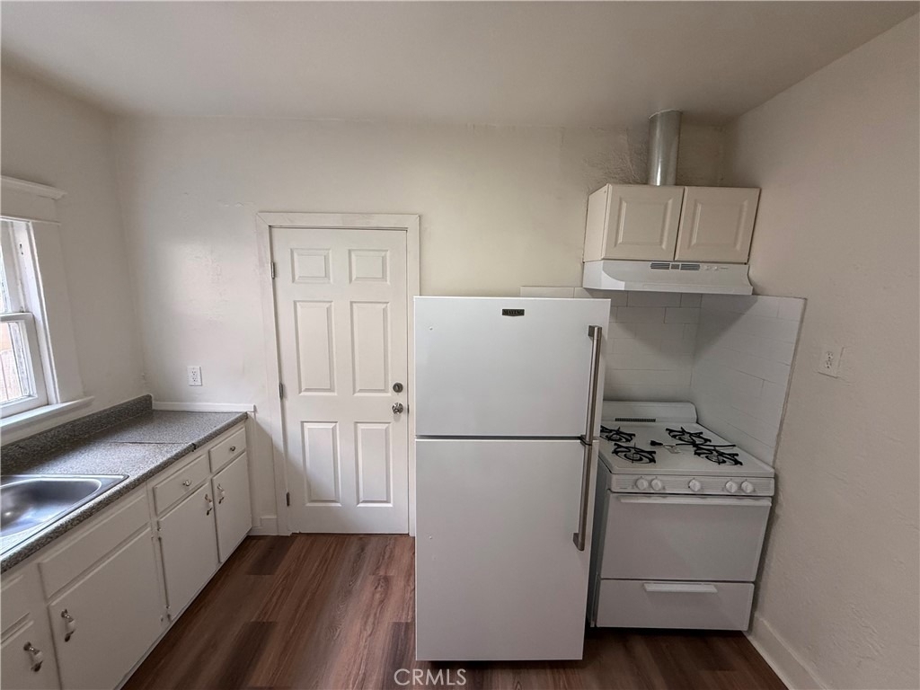 860 W 56th - Photo 14