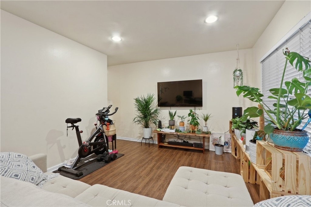939 E Appleton Street - Photo 1