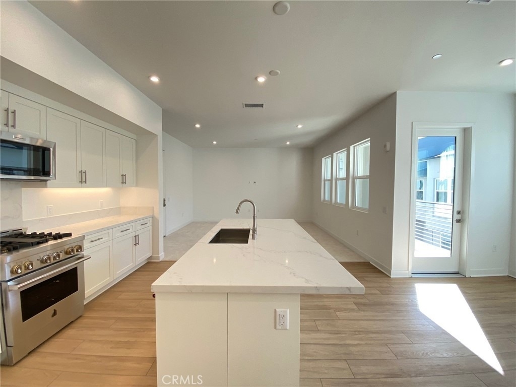 1110 S Urbana Street - Photo 6