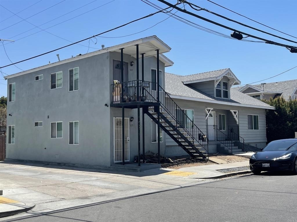 527 Dewey Street - Photo 0