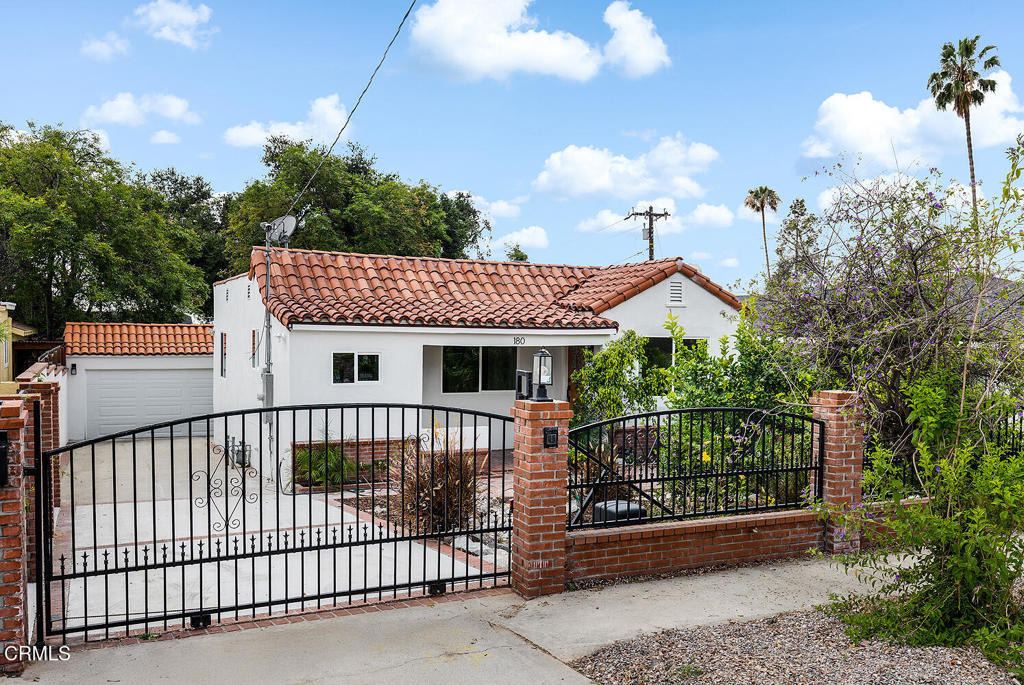 180 W Harriet Street - Photo 0