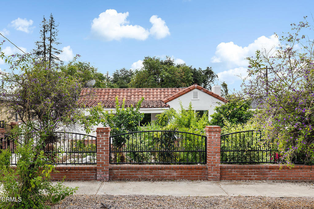 180 W Harriet Street - Photo 1