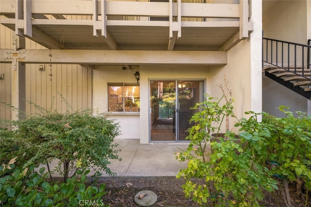 23732 Hillhurst - Photo 0