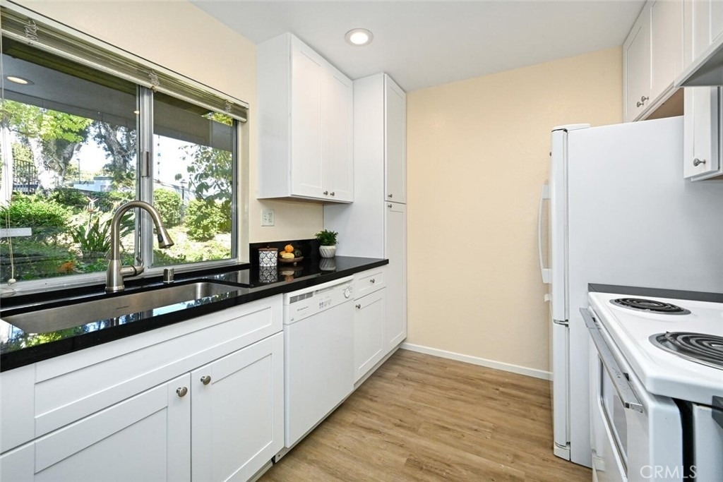 23732 Hillhurst - Photo 2