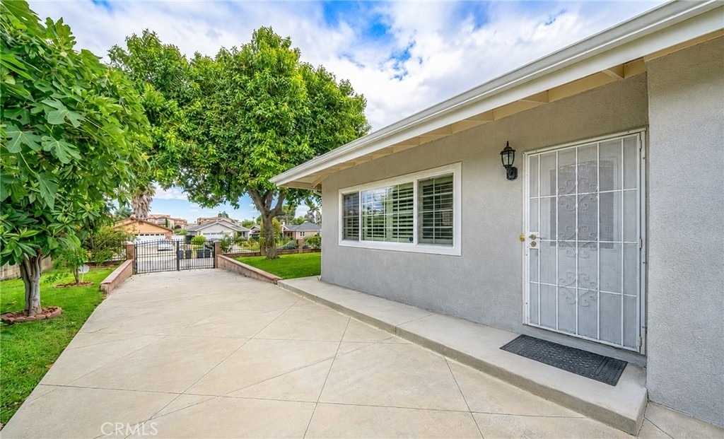 4361 Los Serranos - Photo 15
