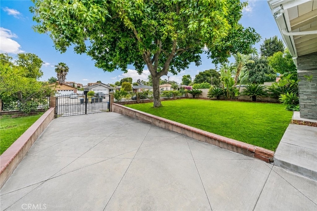 4361 Los Serranos - Photo 16