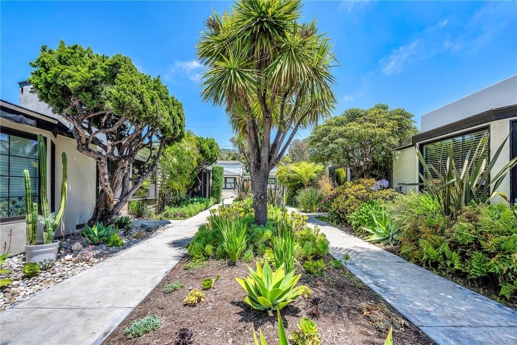 544 Glenneyre - Photo 1