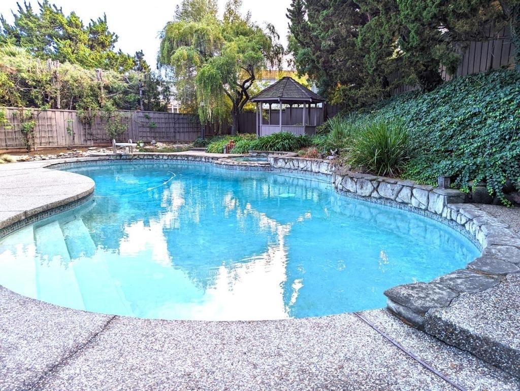 6525 Idlewild Court - Photo 18