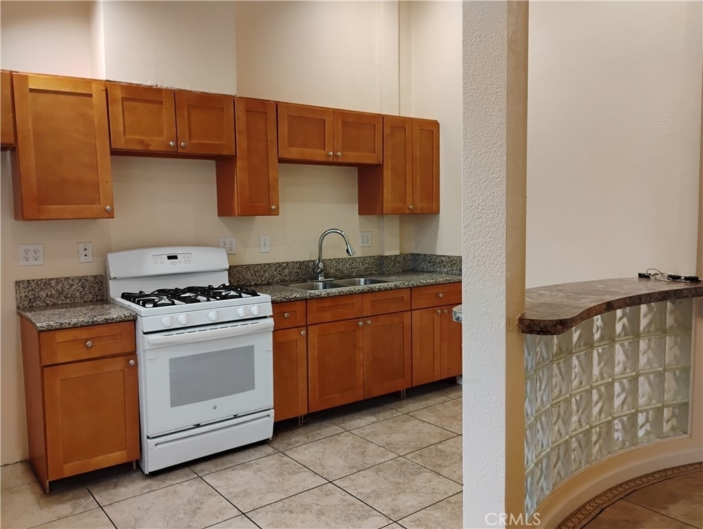271 Park Avenue - Photo 9