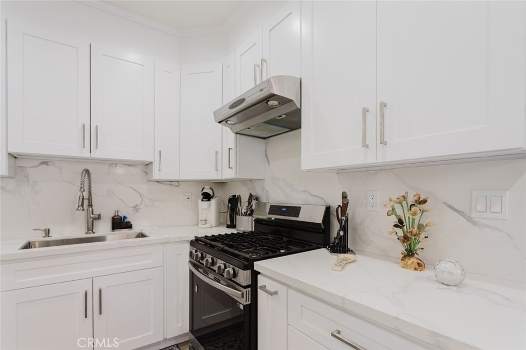 16713 Devonshire Street - Photo 4