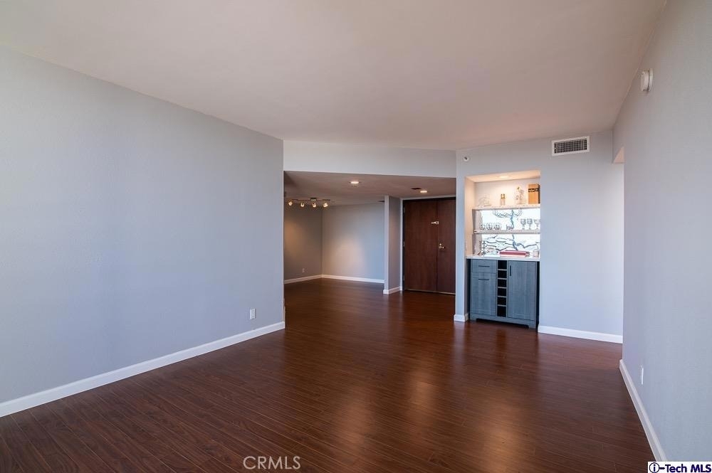 343 Pioneer Drive - Photo 5