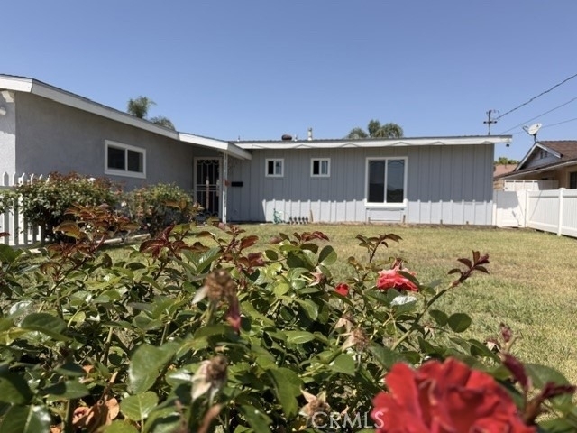 2415 Los Padres Drive - Photo 3