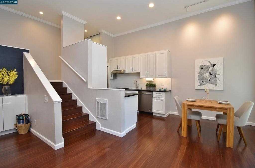 2067 Ascot Dr. - Photo 3