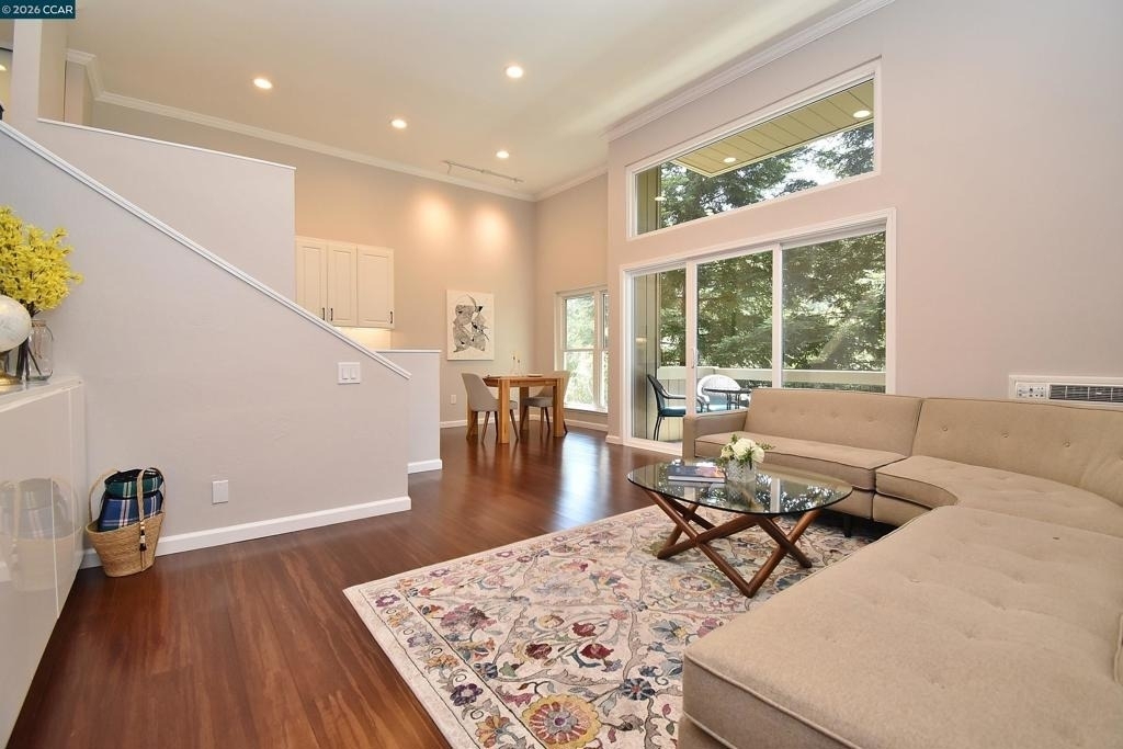 2067 Ascot Dr. - Photo 2