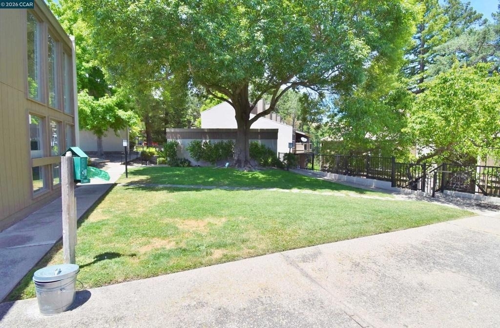 2067 Ascot Dr. - Photo 19