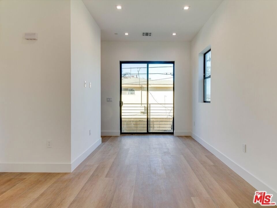 2817 S Redondo Boulevard - Photo 12
