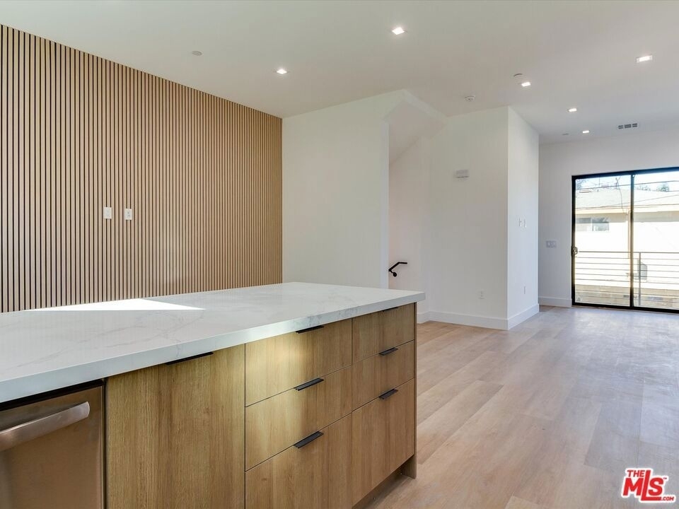 2817 S Redondo Boulevard - Photo 11