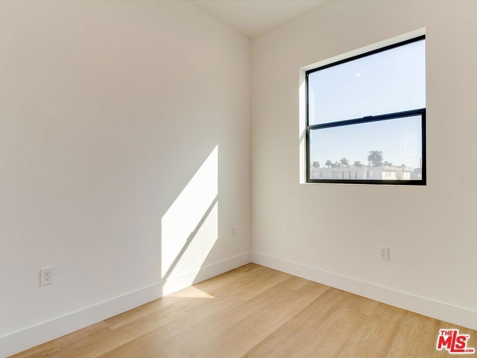 2817 S Redondo Boulevard - Photo 19