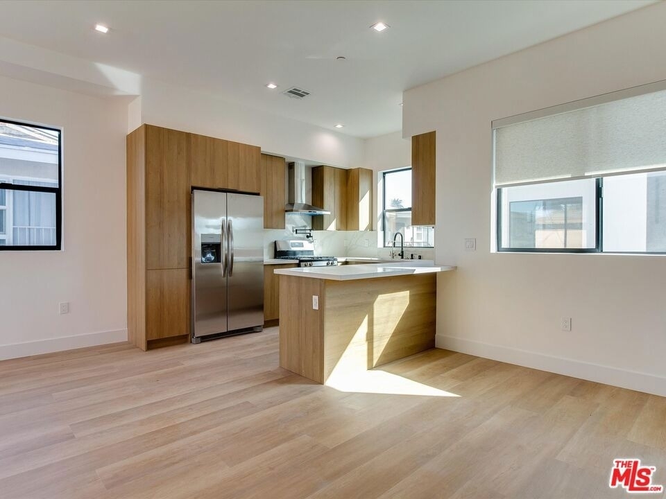 2817 S Redondo Boulevard - Photo 8