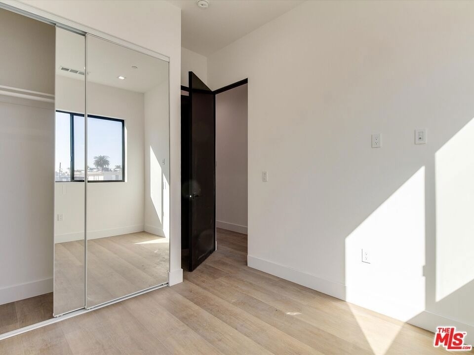 2817 S Redondo Boulevard - Photo 23