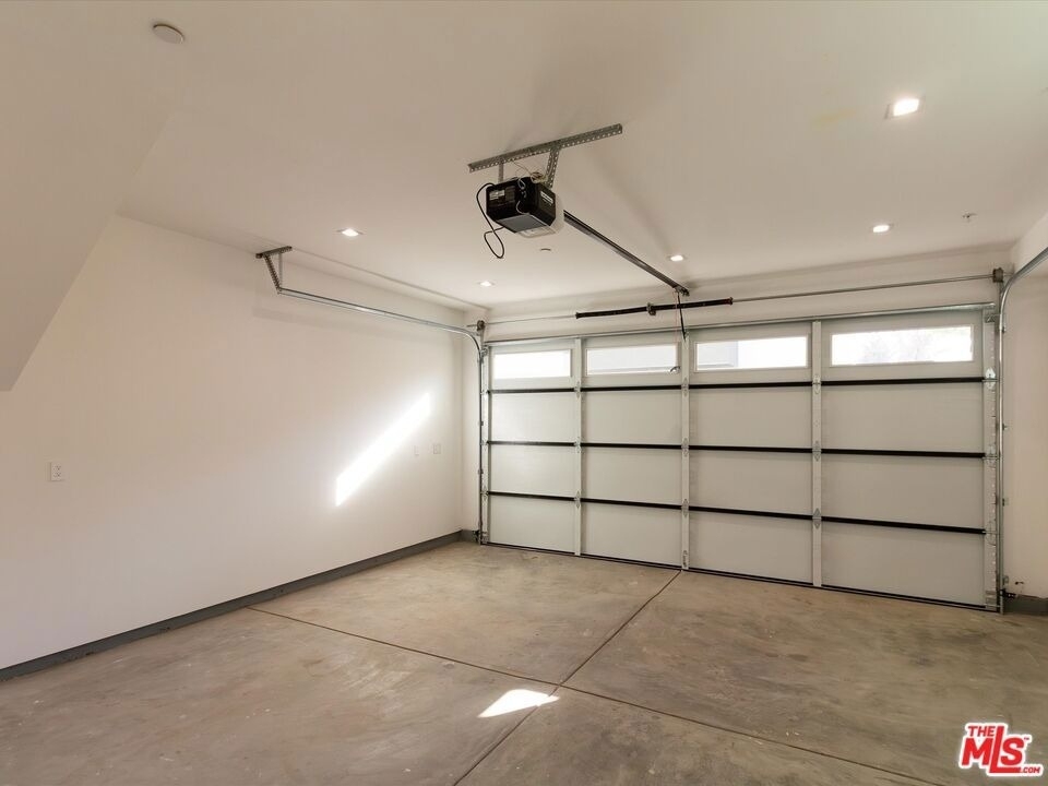 2817 S Redondo Boulevard - Photo 26