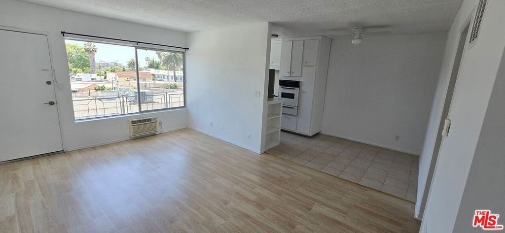 1308 N Poinsettia Place - Photo 1