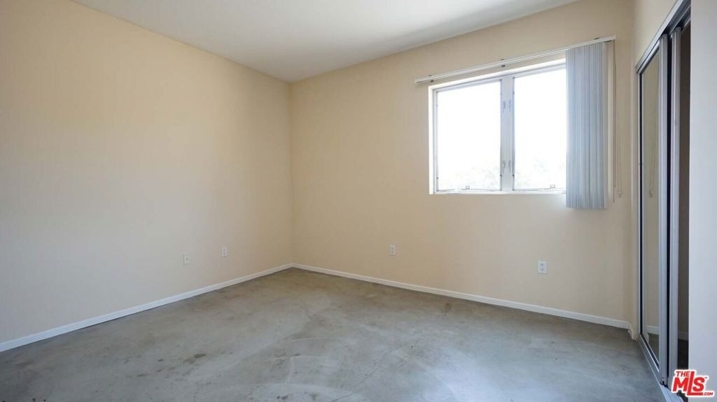922 W 23rd Street - Photo 5