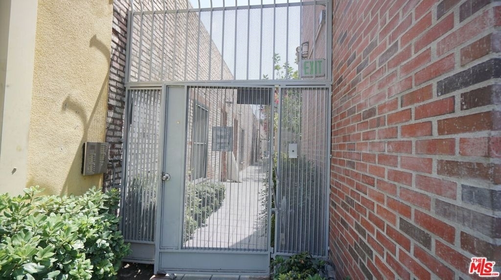922 W 23rd Street - Photo 15
