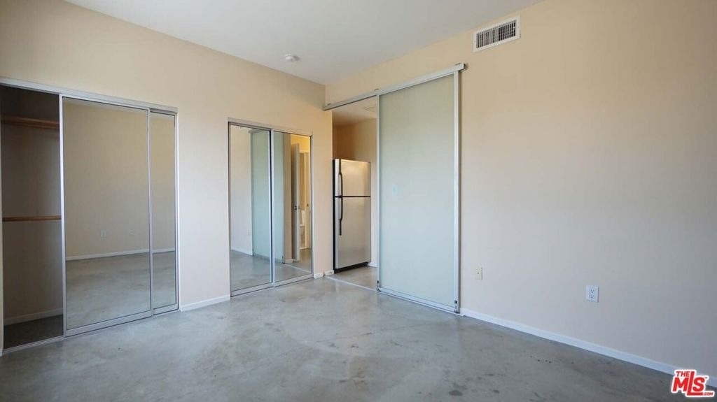 922 W 23rd Street - Photo 6