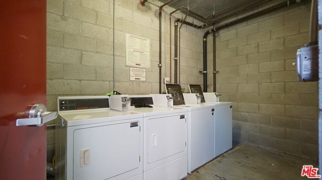 922 W 23rd Street - Photo 16