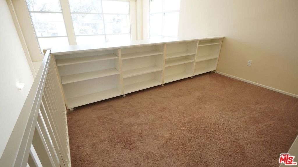 922 W 23rd Street - Photo 8