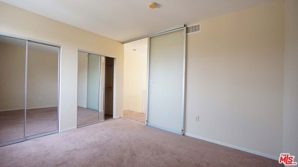 922 W 23rd Street - Photo 11