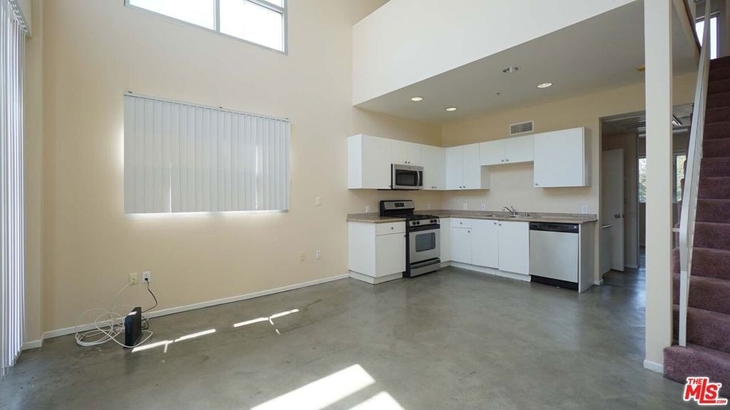 922 W 23rd Street - Photo 1